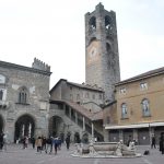 Piazza-Vecchia-della-citta-alta-di-Bergamo-scaled-1-1024x687.jpg